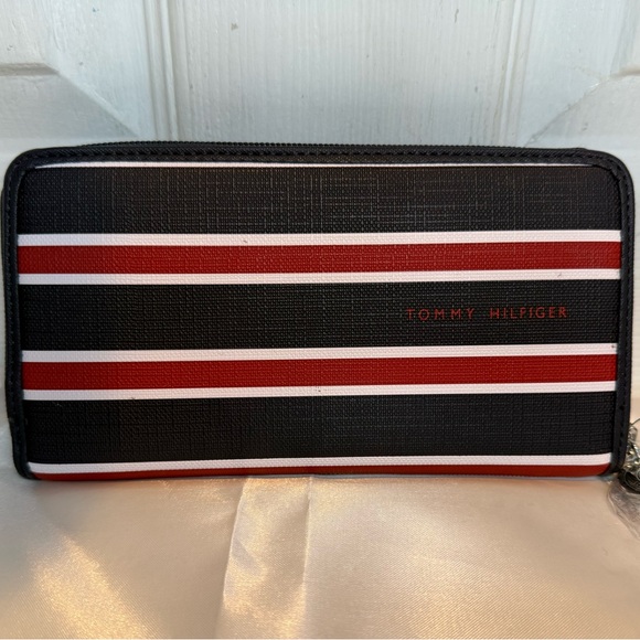 TOMMY HILFIGER WOMEN’S LARGE STRIPE ZIP WALLET - Picture 2 of 16